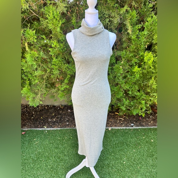 Bobbi Rocco Dresses & Skirts - Gray Sleeveless Cowl Neck Sheath Summer Dress